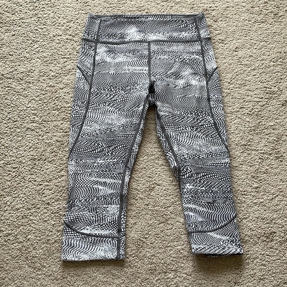 Lululemon In Movement Crop Everlux 19’’ in Swerve Vapor Metal Grey Women’s 10 - Picture 3 of 10